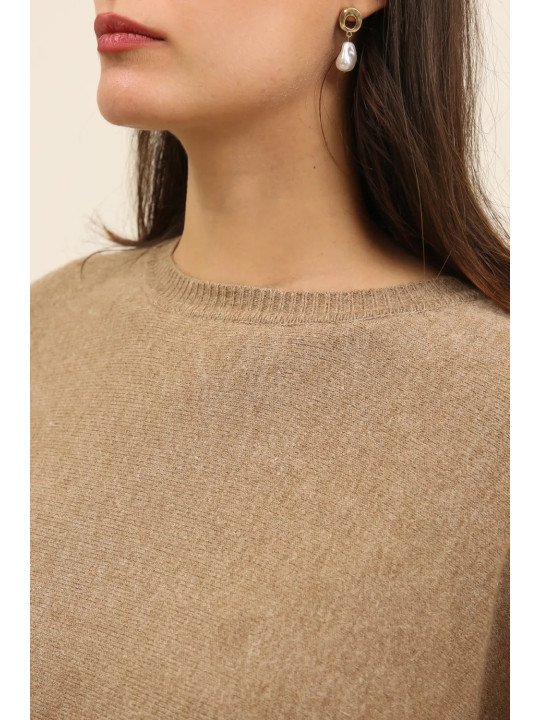 Lightweight long-sleeved sweater