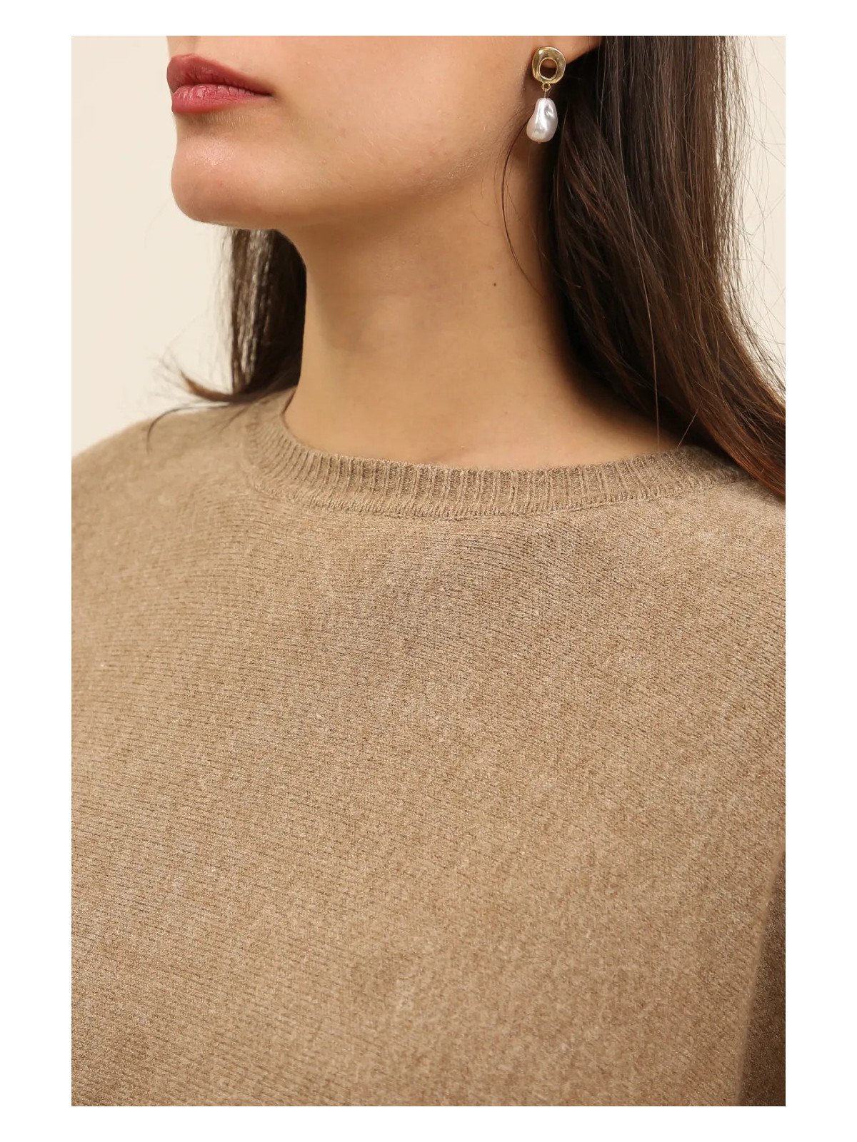 Lightweight long-sleeved sweater