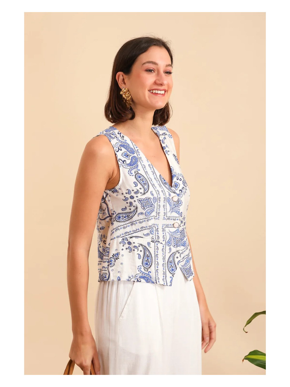 Sleeveless vest