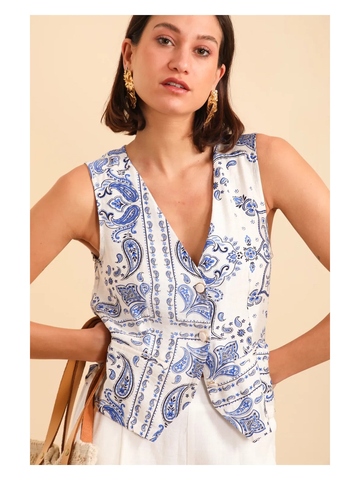 Sleeveless vest
