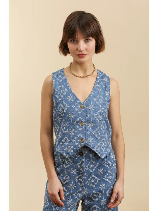 Sleeveless vest