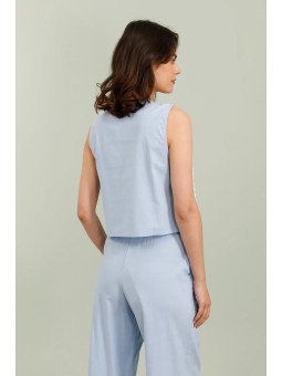 Sleeveless vest