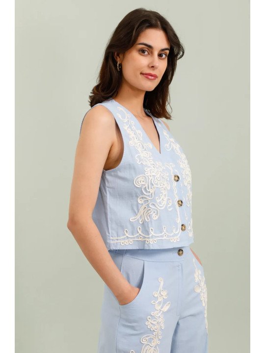 Sleeveless vest