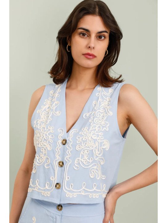 Sleeveless vest