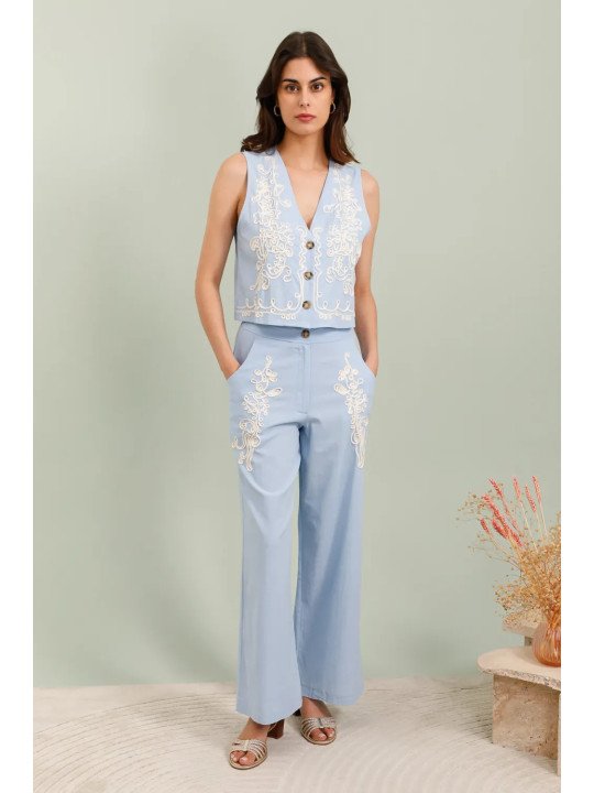 Sleeveless vest
