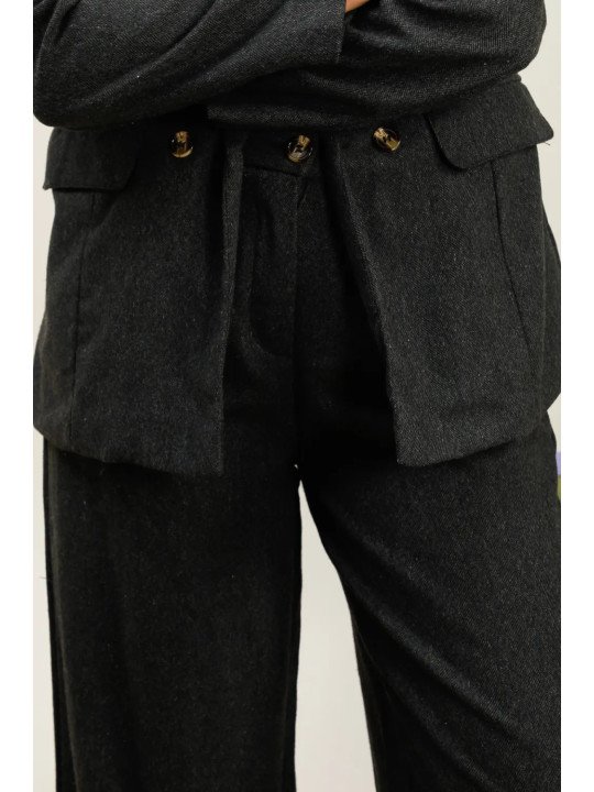Loose pants