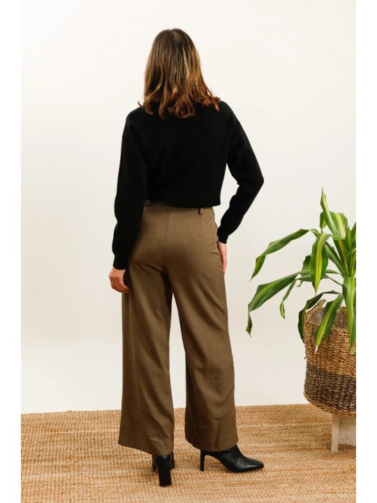 Straight-leg trousers