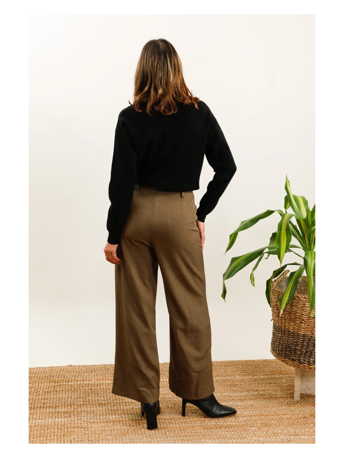 Straight-leg trousers