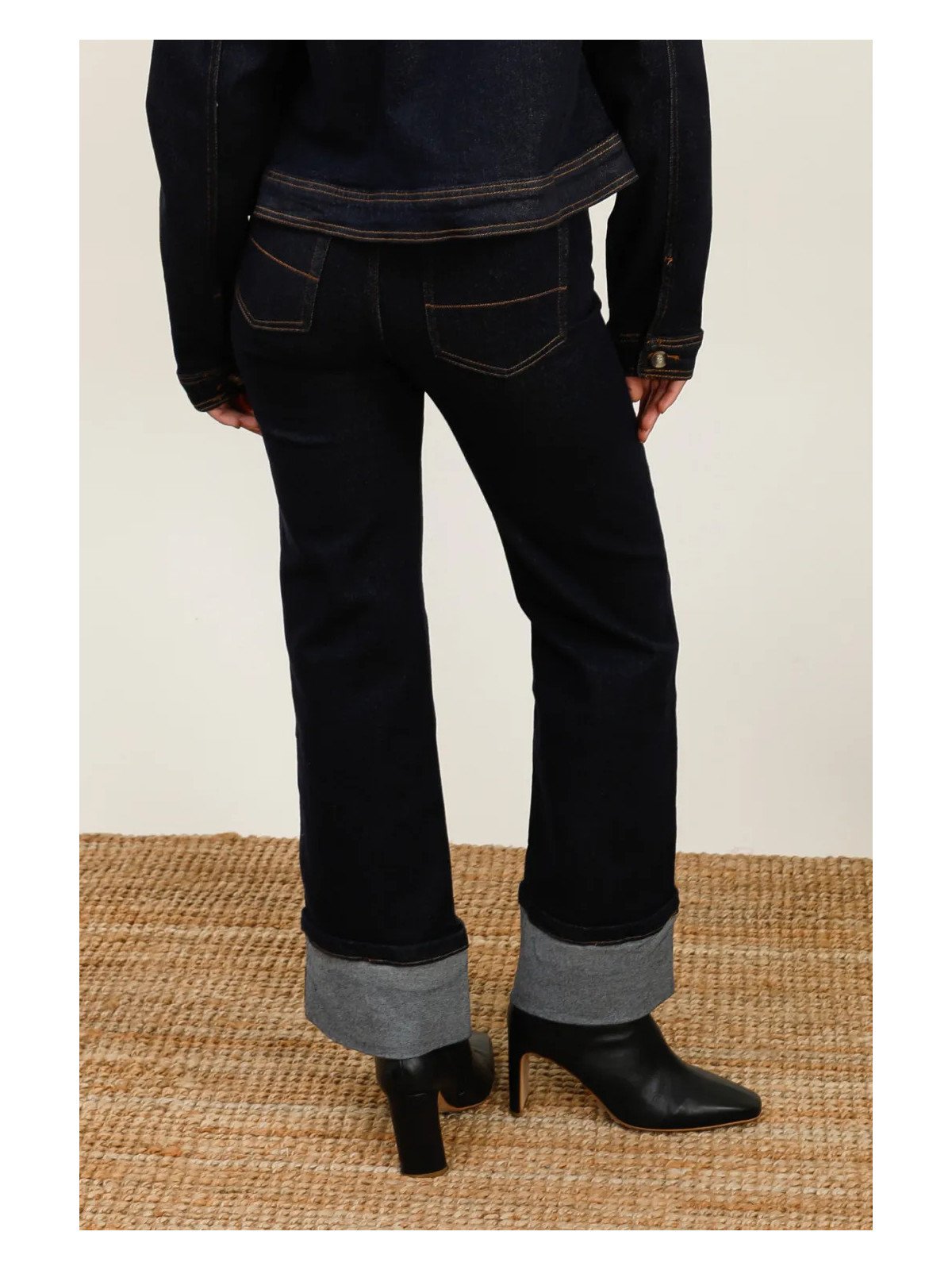 Jean droit cropped