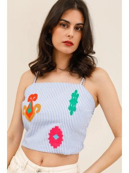 Short top with thin straps