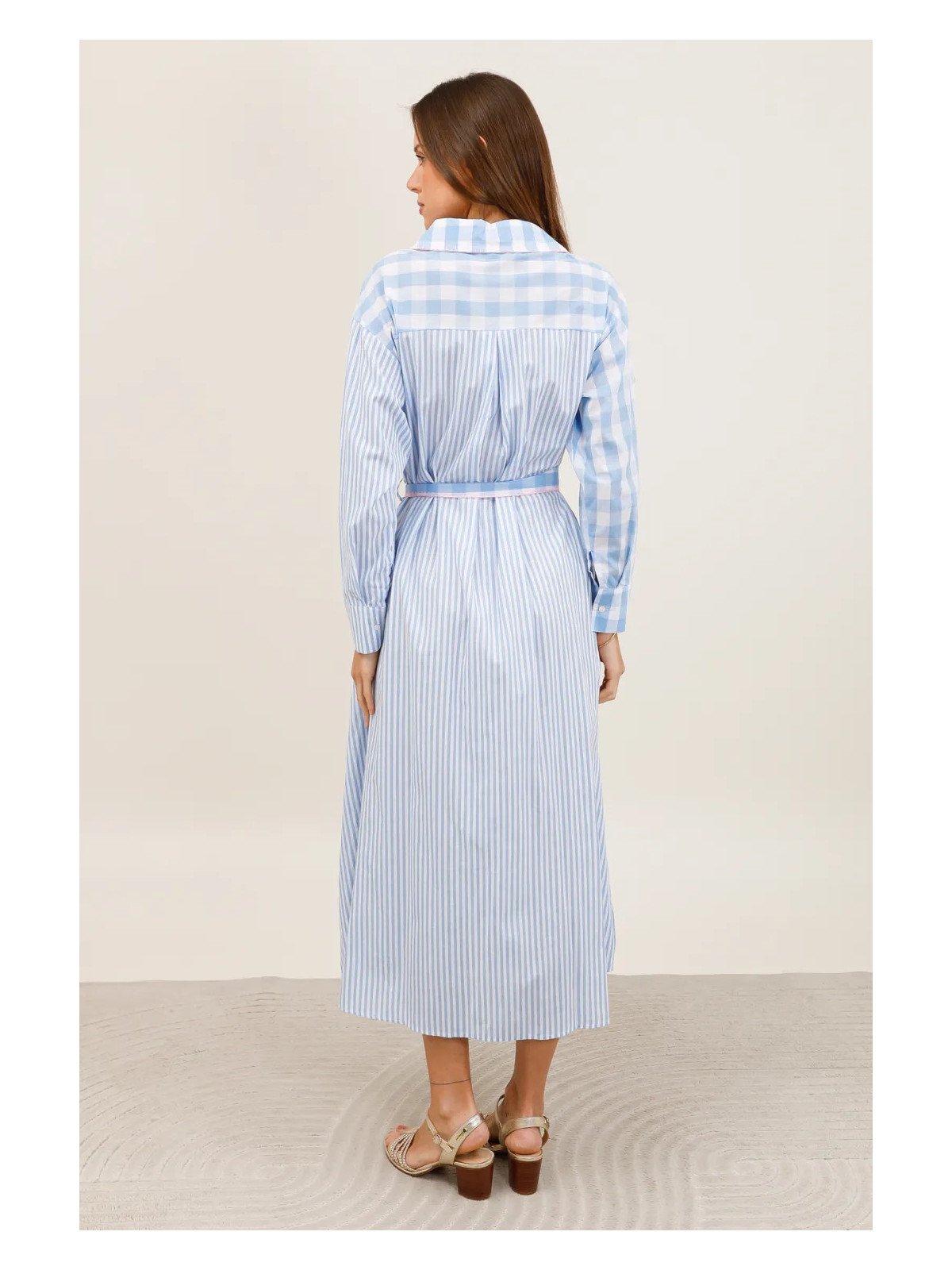 Robe chemise longue ceinturée avec broderies