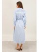 Langes Hemdblusenkleid mit Gürtel und Stickerei