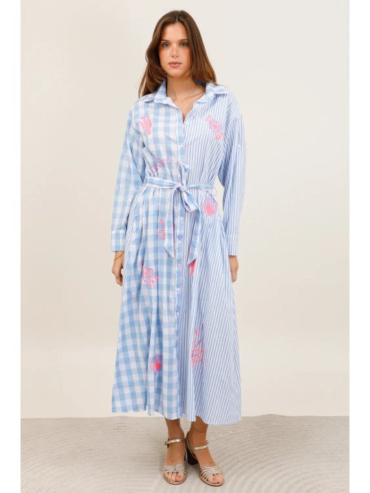 Langes Hemdblusenkleid mit Gürtel und Stickerei