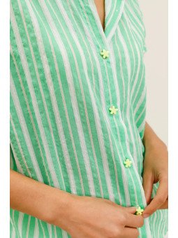 Loose-fitting, short-sleeved, flowy shirt