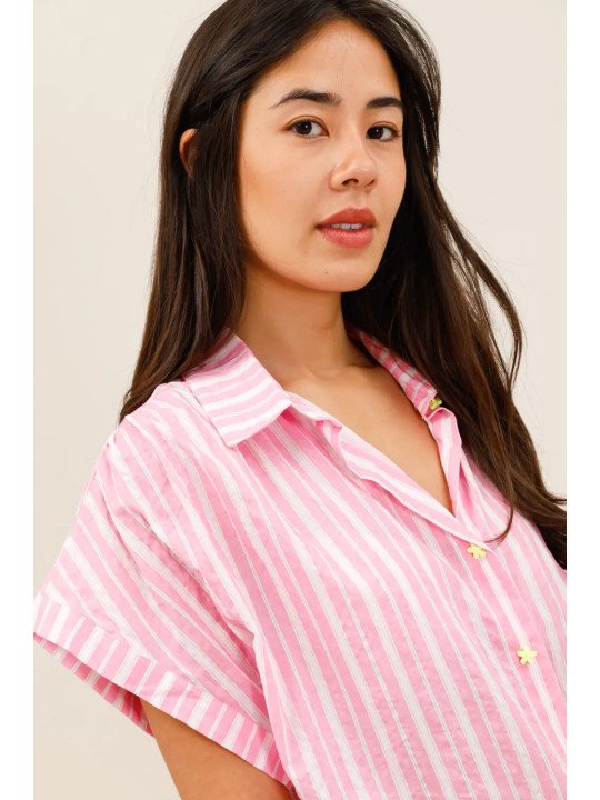 Loose-fitting, short-sleeved, flowy shirt