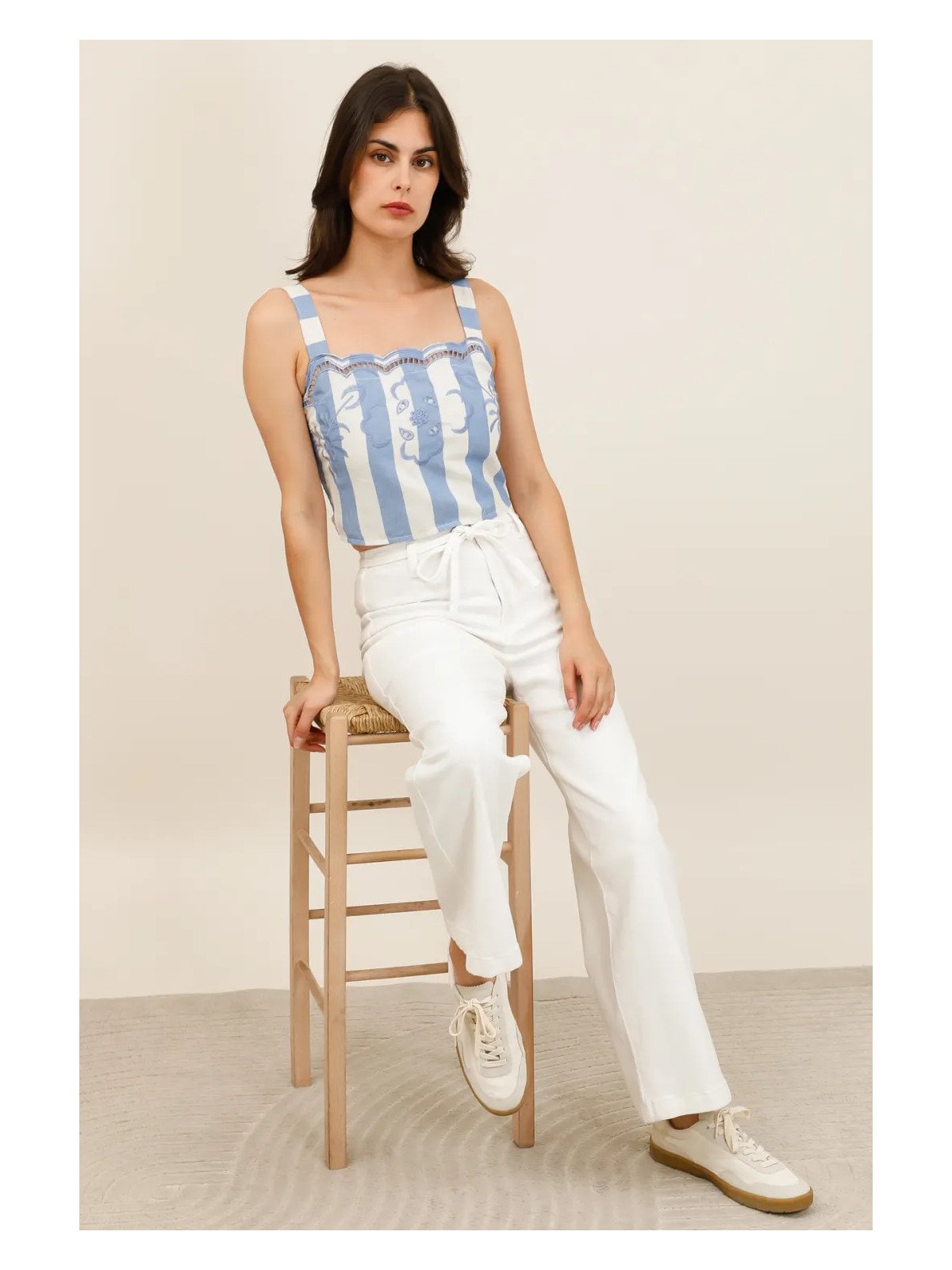 Top court femme à bretelles brodé