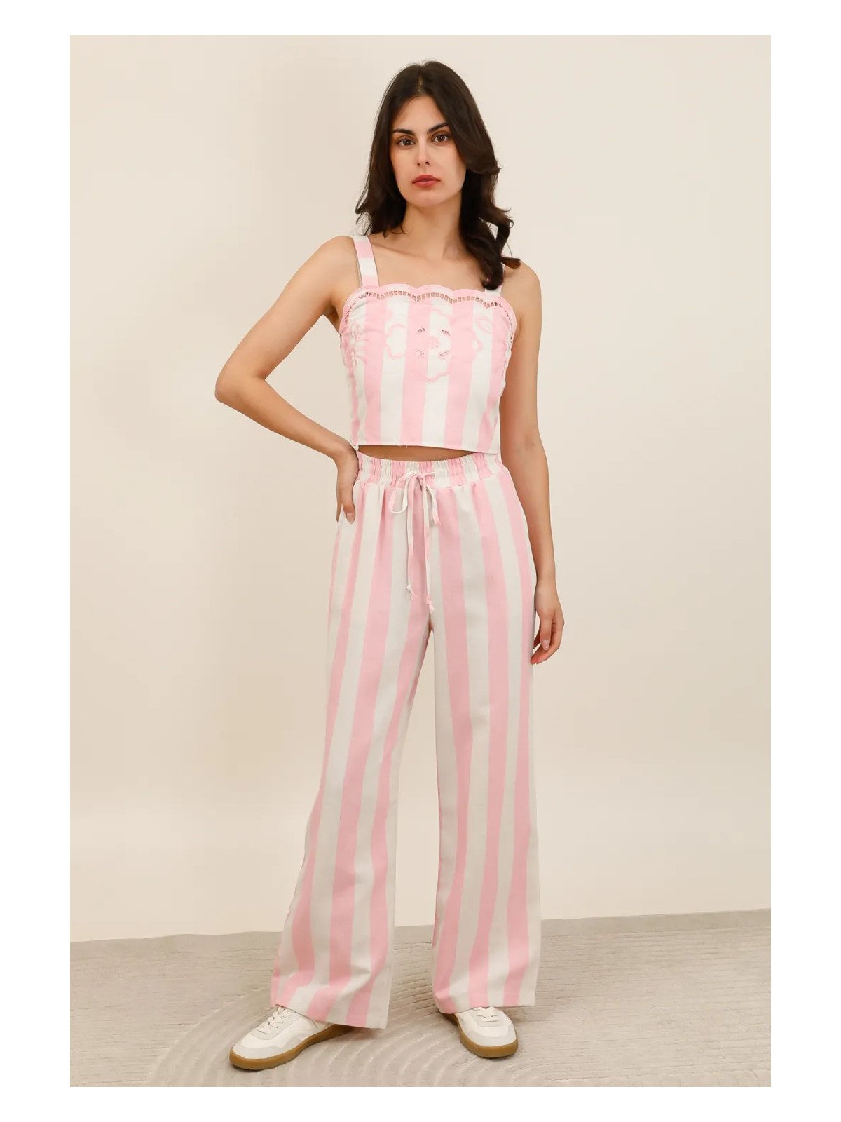Women's wide-leg trousers with elasticated waist and drawstring