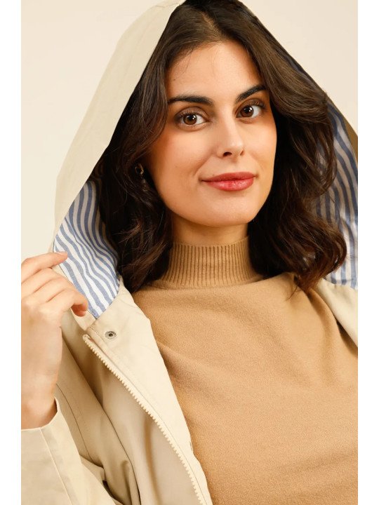 Women's mid-length parka with hood and pockets