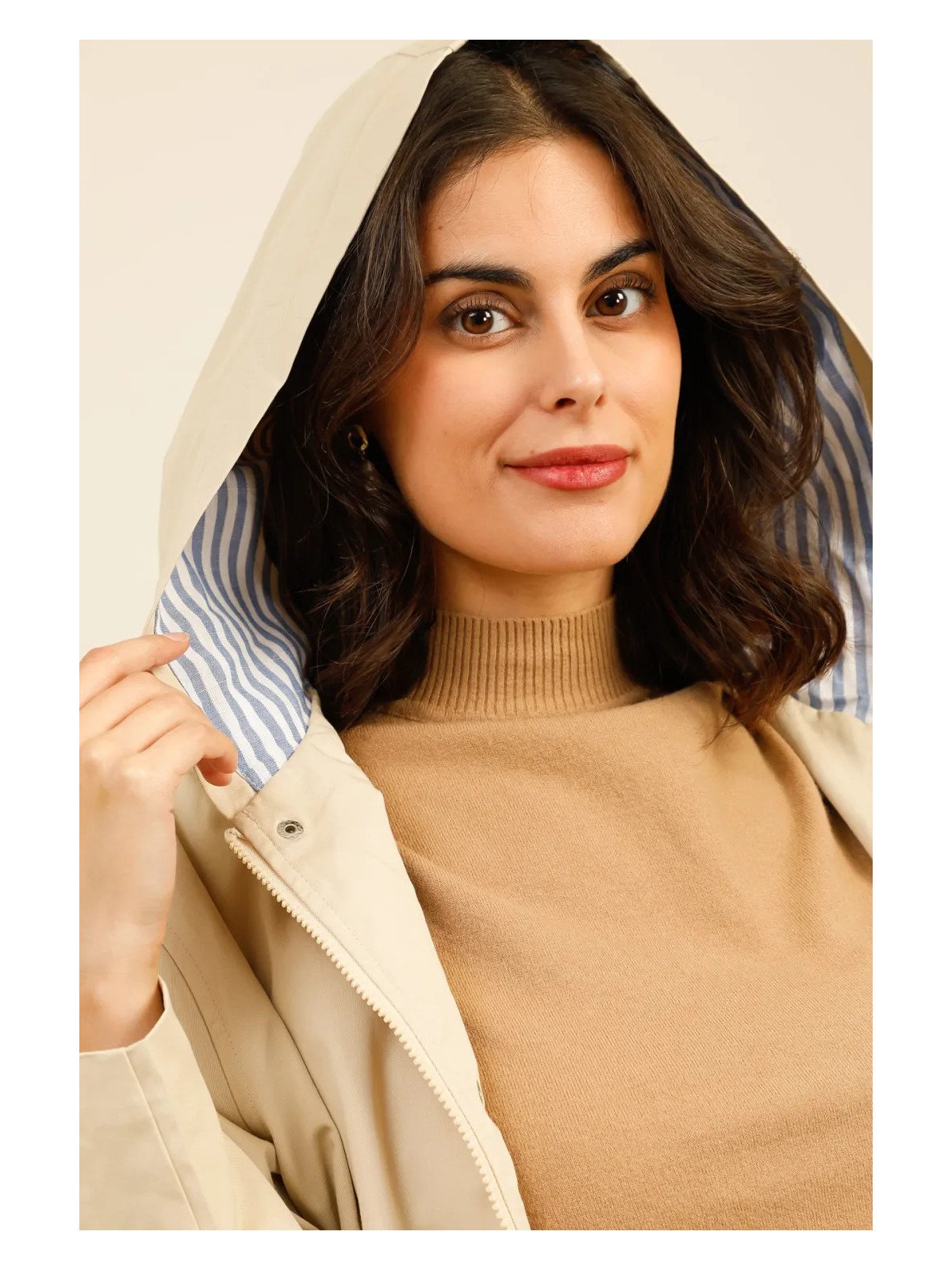 Damen-Parka in mittlerer Länge mit Kapuze und Taschen