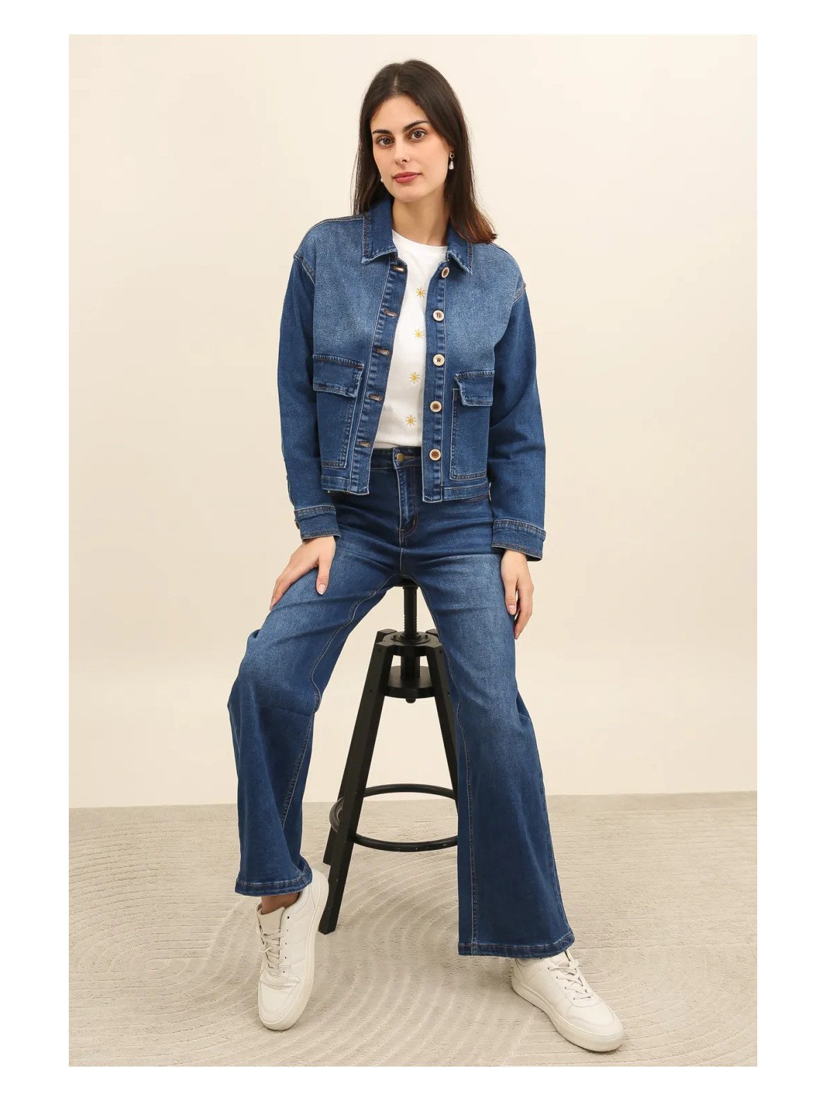 Women's denim jacket with patch pockets