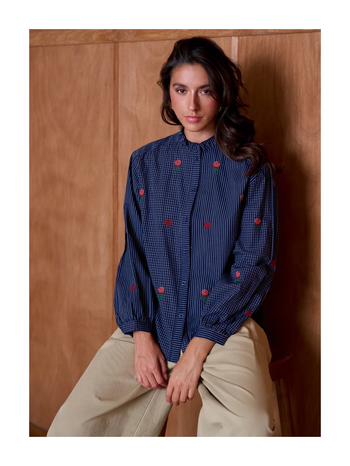 Chemise Femme Col Volanté et Manches Longues