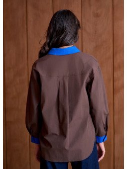 Oversized women's shirt embroidered with "love"