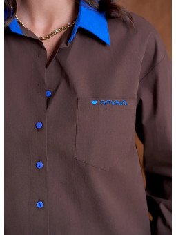Oversized women's shirt embroidered with "love"