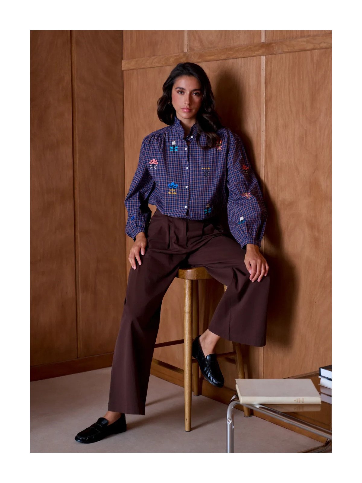 Chemise femme brodée à col volanté