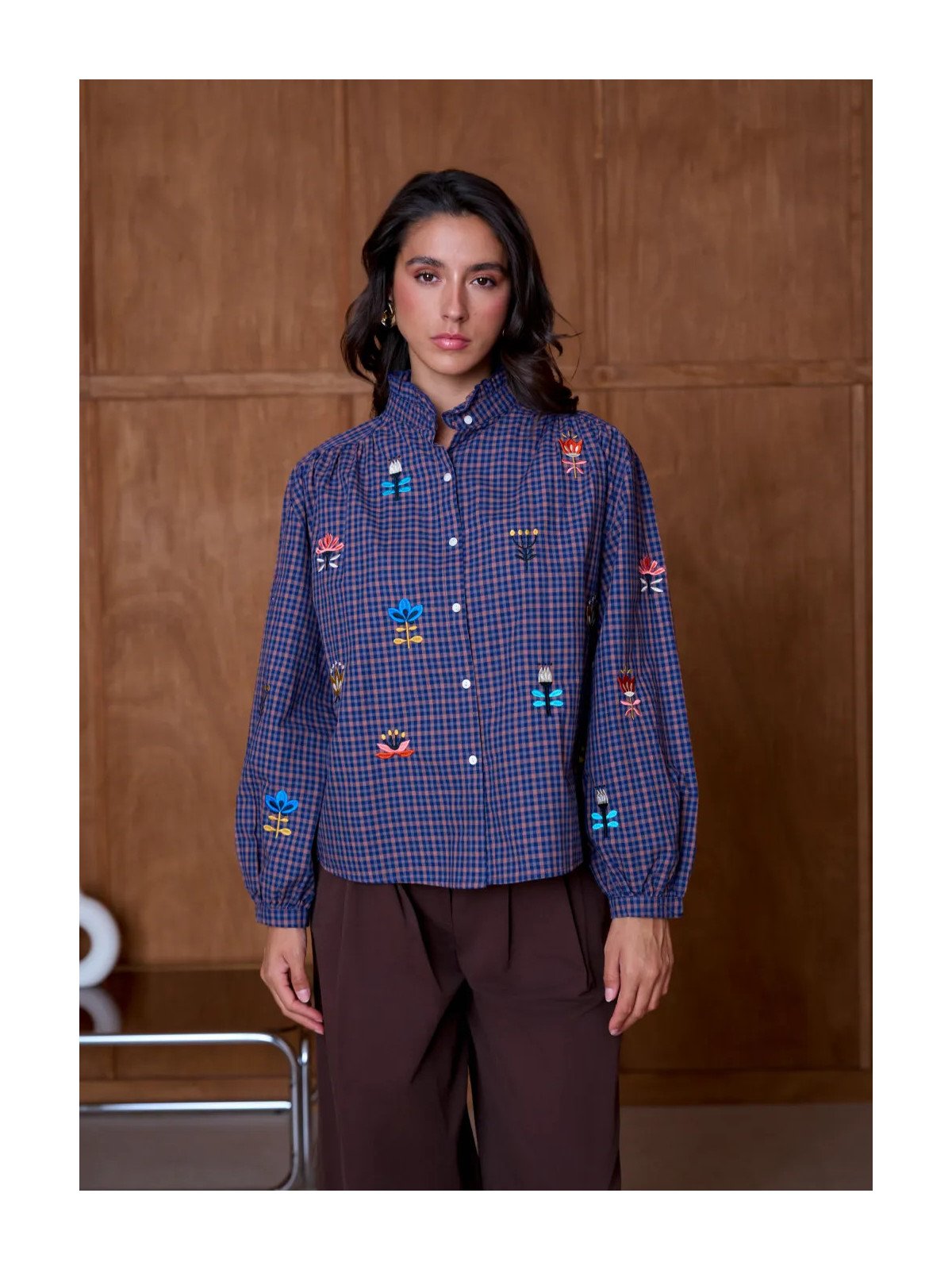 Chemise femme brodée à col volanté