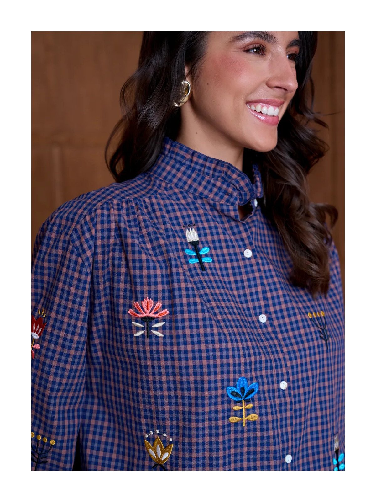 Chemise femme brodée à col volanté