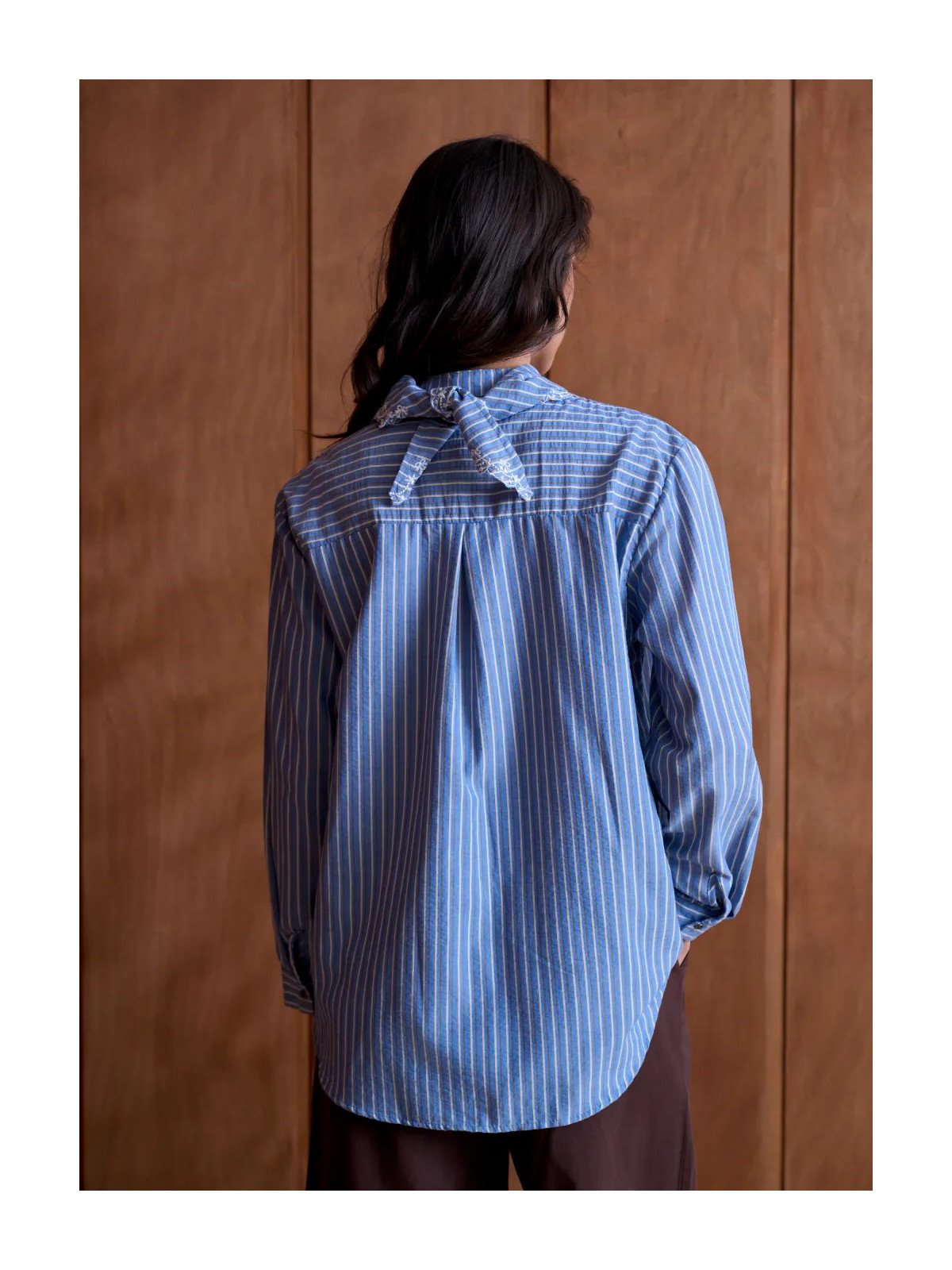 Chemise femme ample avec foulard brodé
