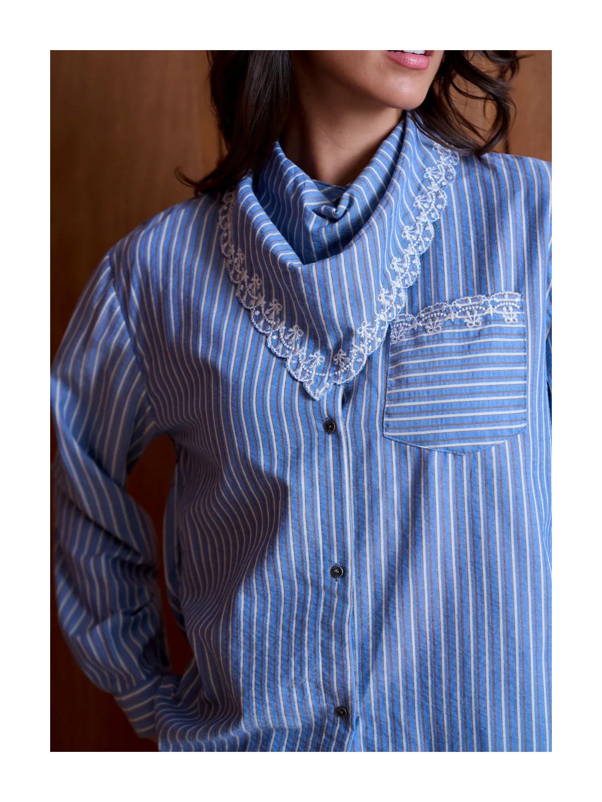 Women's loose-fitting shirt with embroidered scarf