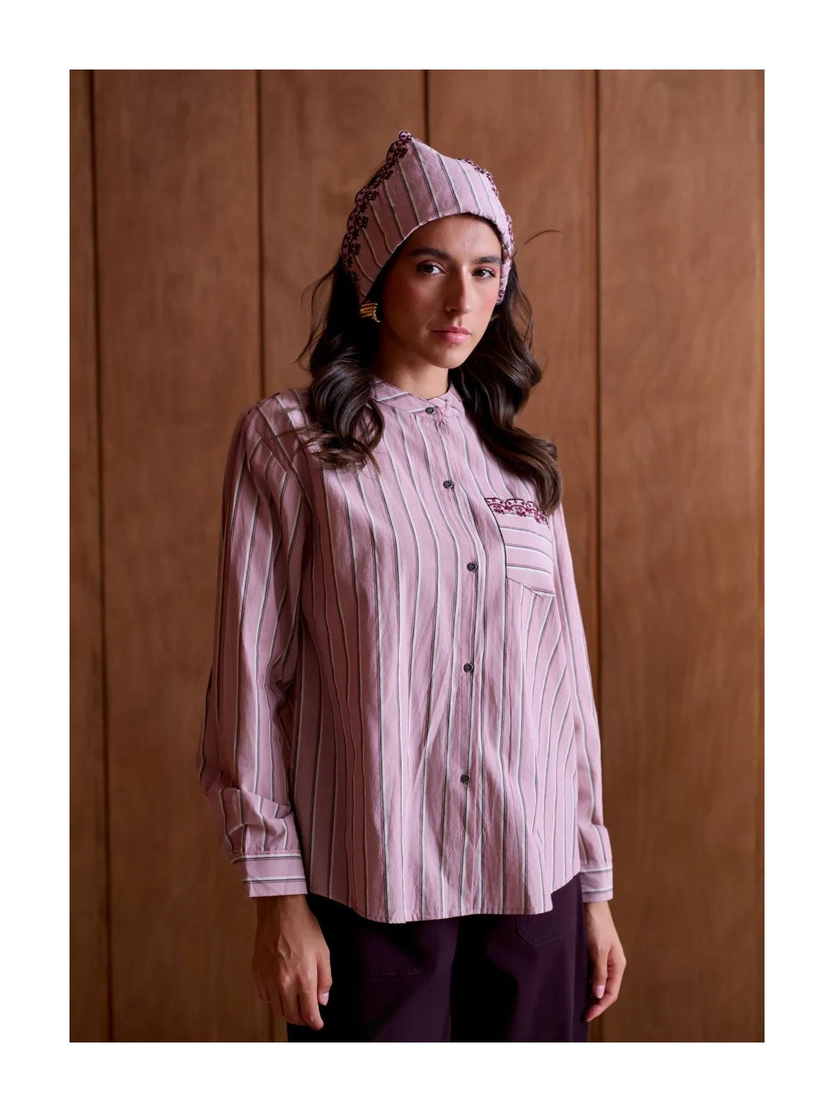 Women's loose-fitting shirt with embroidered scarf