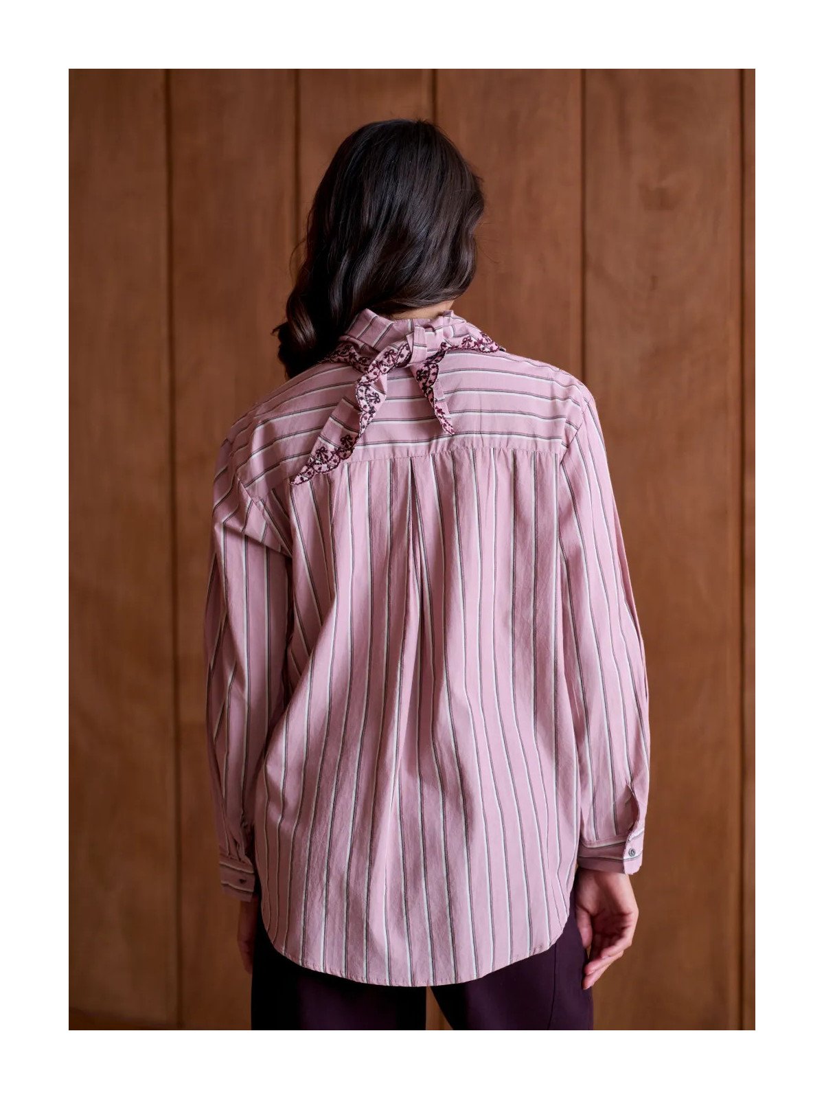 Women's loose-fitting shirt with embroidered scarf