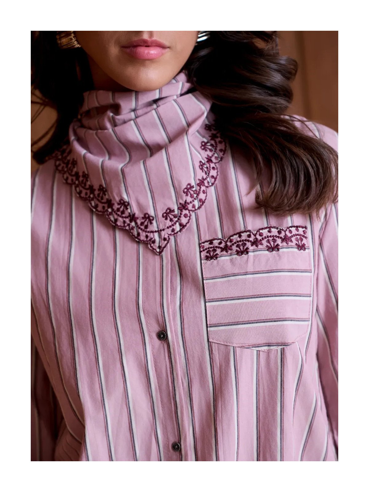 Chemise femme ample avec foulard brodé