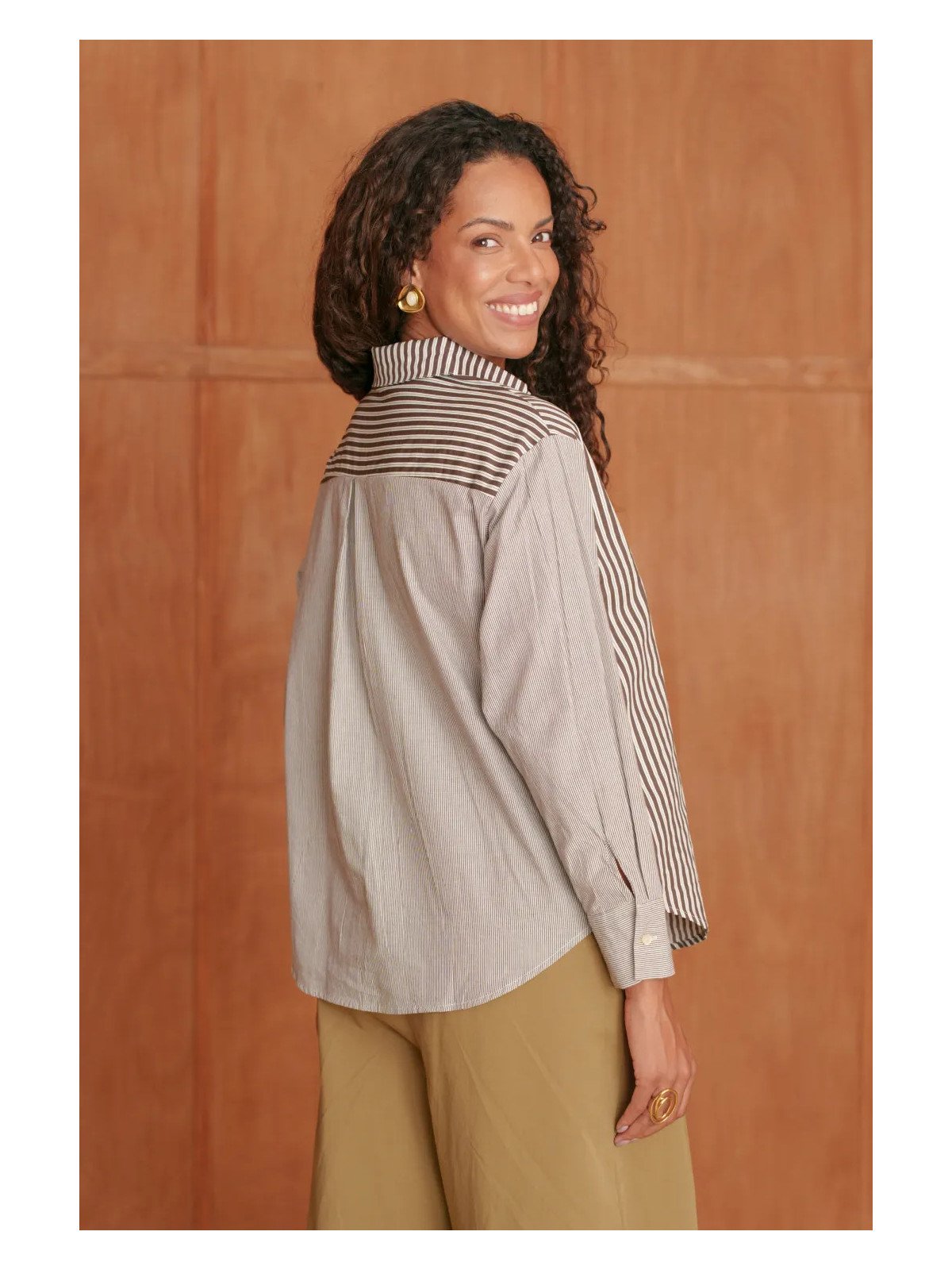 Women's shirt with chest pocket