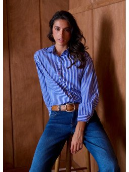 Women's loose-fitting shirt with embroidered details