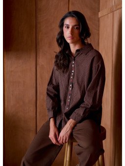 Women's loose-fitting shirt with embroidered details