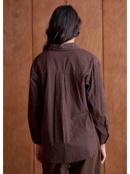 Women's loose-fitting shirt with embroidered details