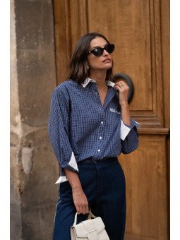 Women's loose-fitting shirt with contrasting collar