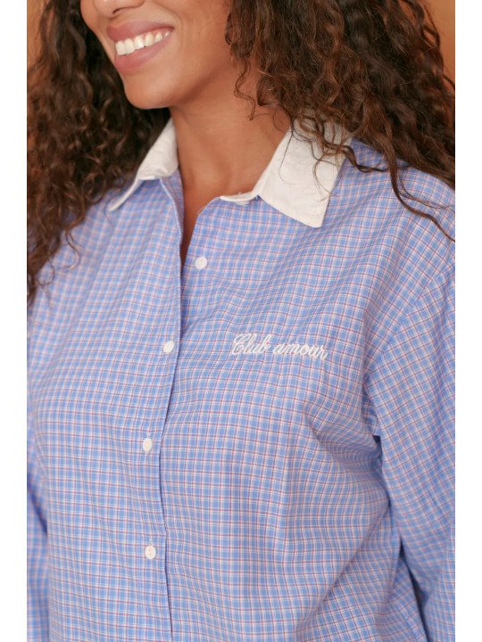 Women's loose-fitting shirt with contrasting collar