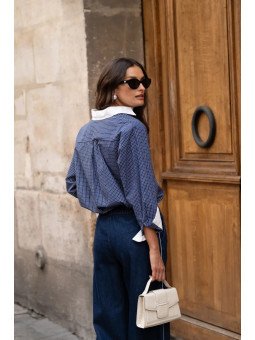 Women's loose-fitting shirt with contrasting collar