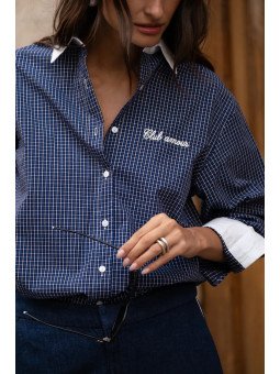 Women's loose-fitting shirt with contrasting collar