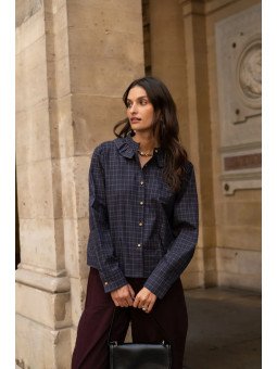 Women's shirt with ruffled collar and long sleeves