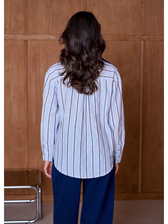 Women's Loose-Fitting Shirt with Contrasting Collar