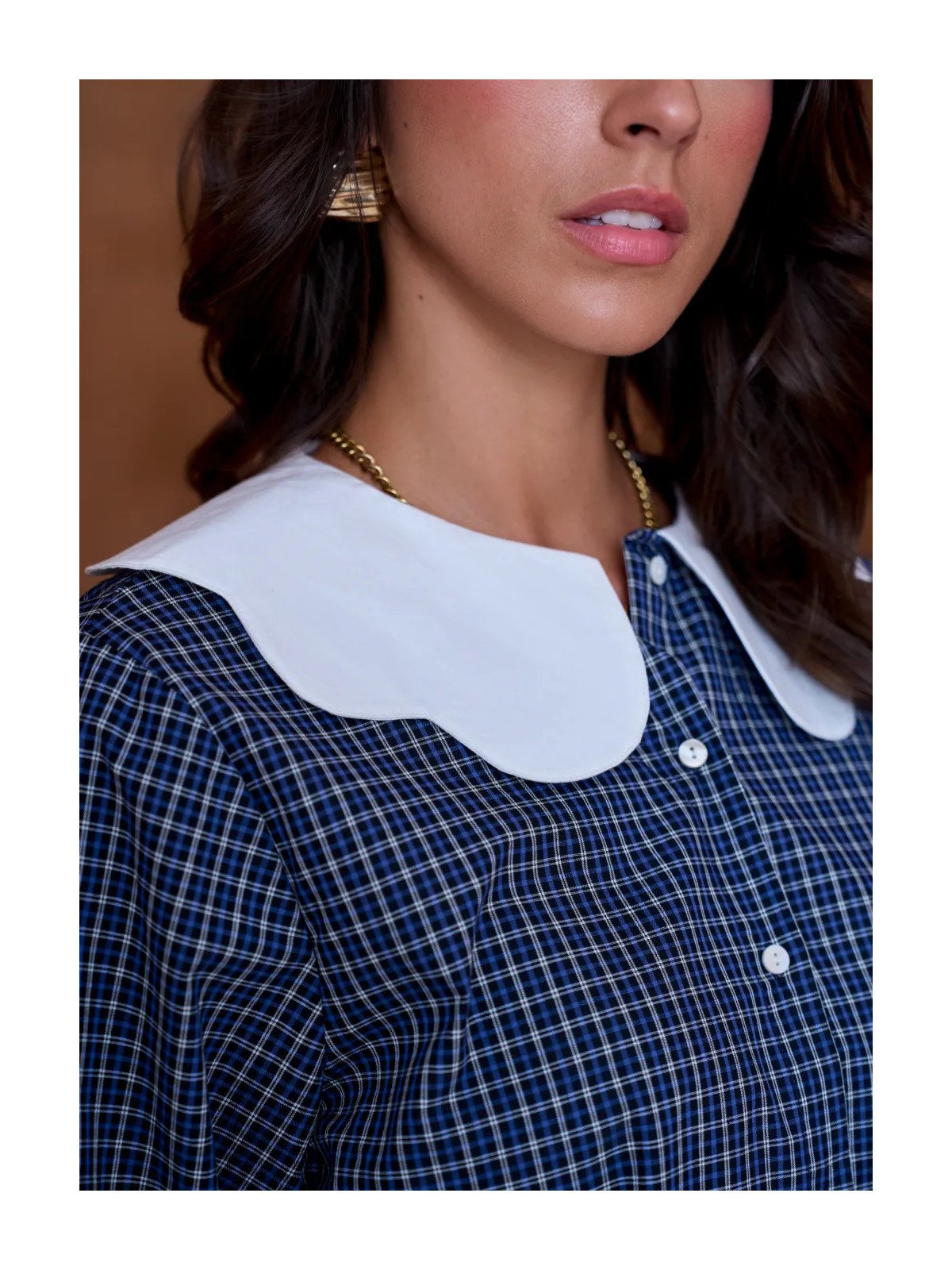 Women's Shirt with Large Scalloped Collar