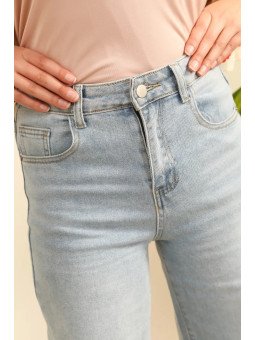 Damenjeans mit hohem Bund und weitem Bein