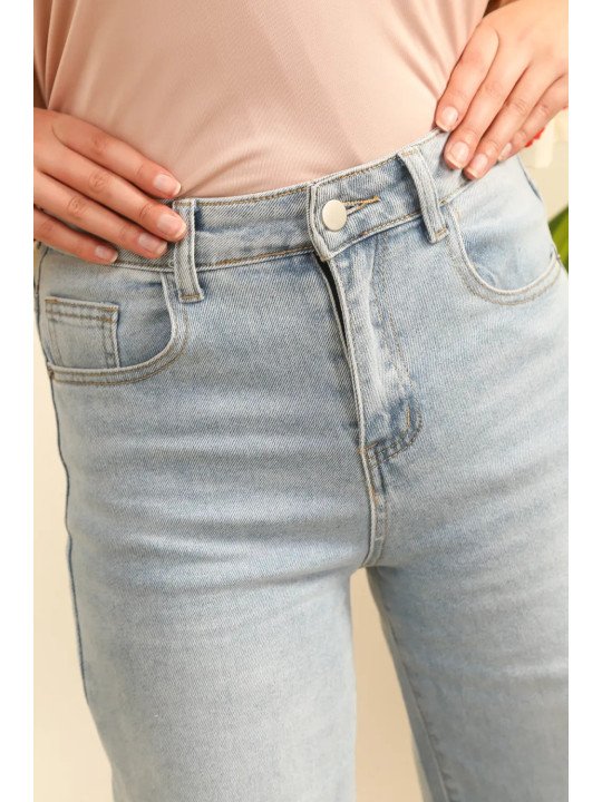 Damenjeans mit hohem Bund und weitem Bein