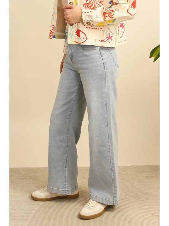 Damenjeans mit hohem Bund und weitem Bein