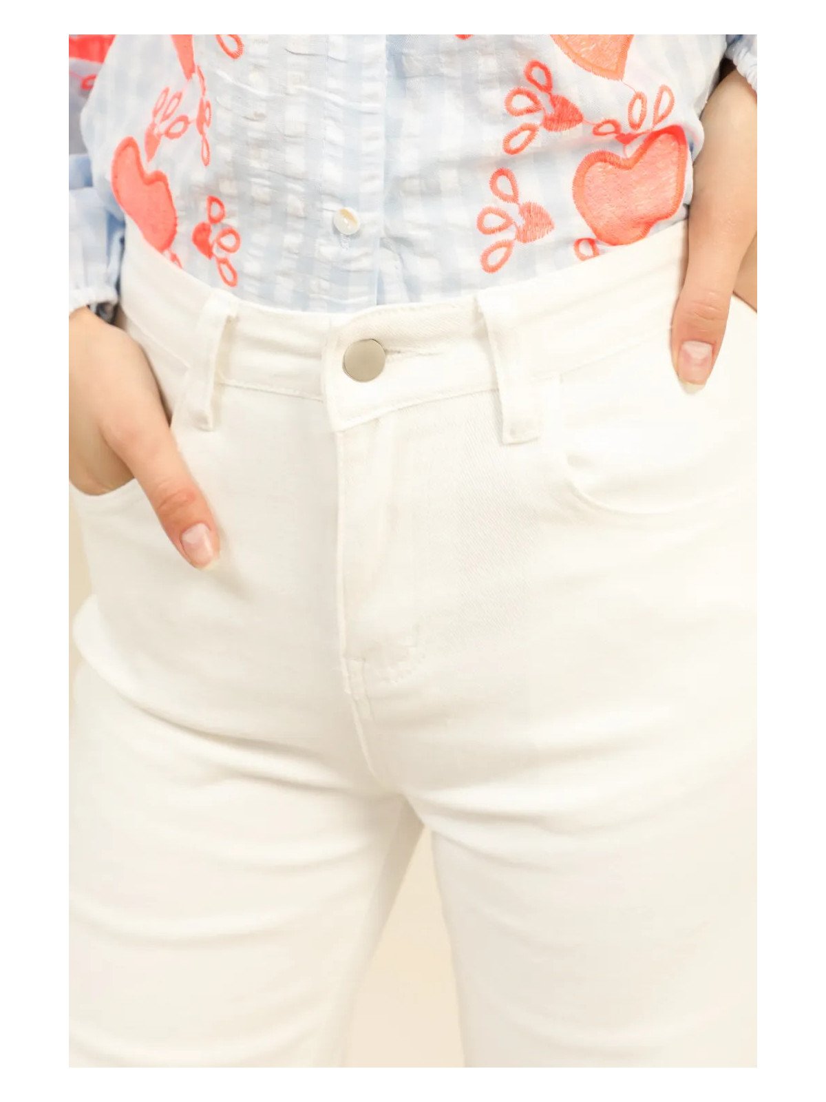 Damenjeans mit hohem Bund und weitem Bein